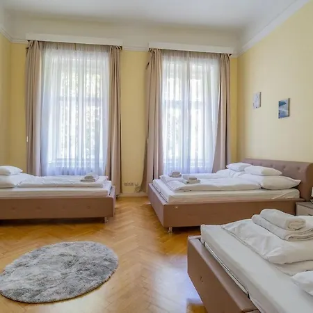 Efad Lux 1 Amazing For Groups Budapest