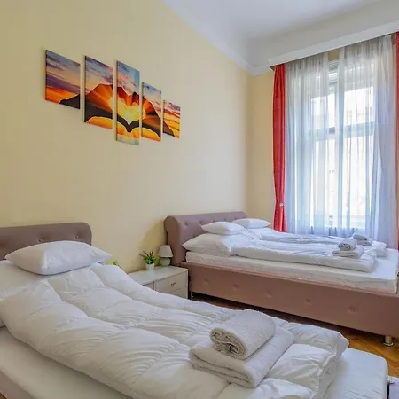 Efad Lux 1 Amazing For Groups Budapest