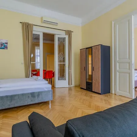 Efad Lux 1 Amazing For Groups