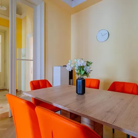 Efad Lux 1 Amazing For Groups *