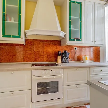 Efad Lux 1 Amazing For Groups Budapest