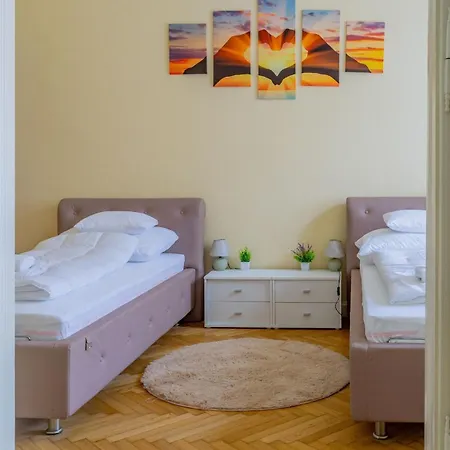 Efad Lux 1 Amazing For Groups * Budapest